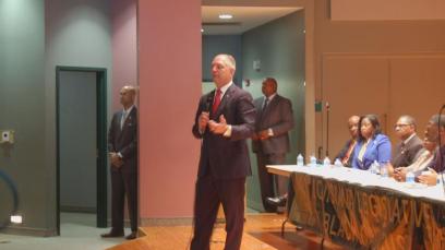 EDWARDS+SPEAKS+TO+BLACK+CAUCUS00000000